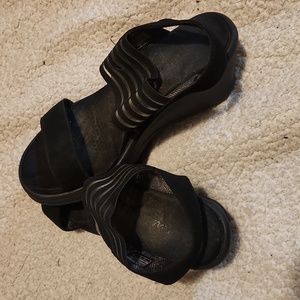 Sketchers Black Sandals